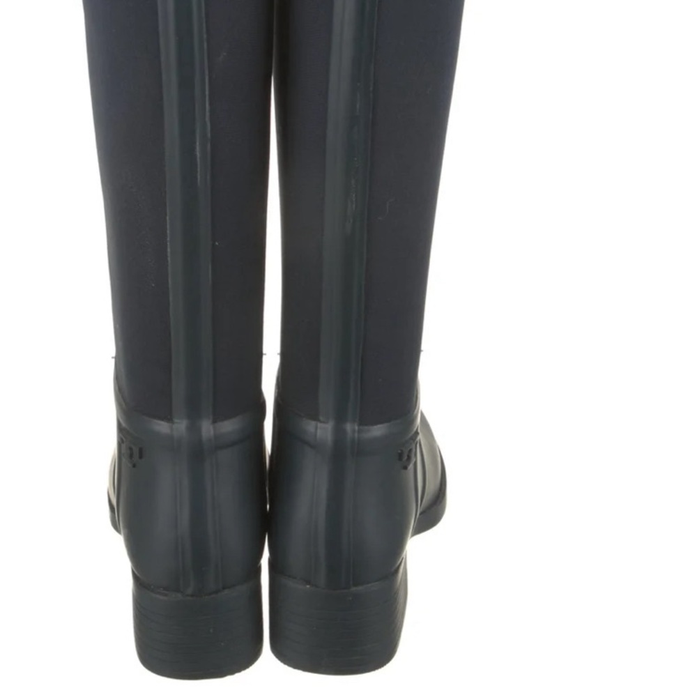 Tory Burch Rubber Knee-High Rain Boots
• Blue
• Round-Toes
•Size 9